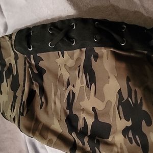 Cloud Chaser Camo Activewear cross tied up sides size S junior